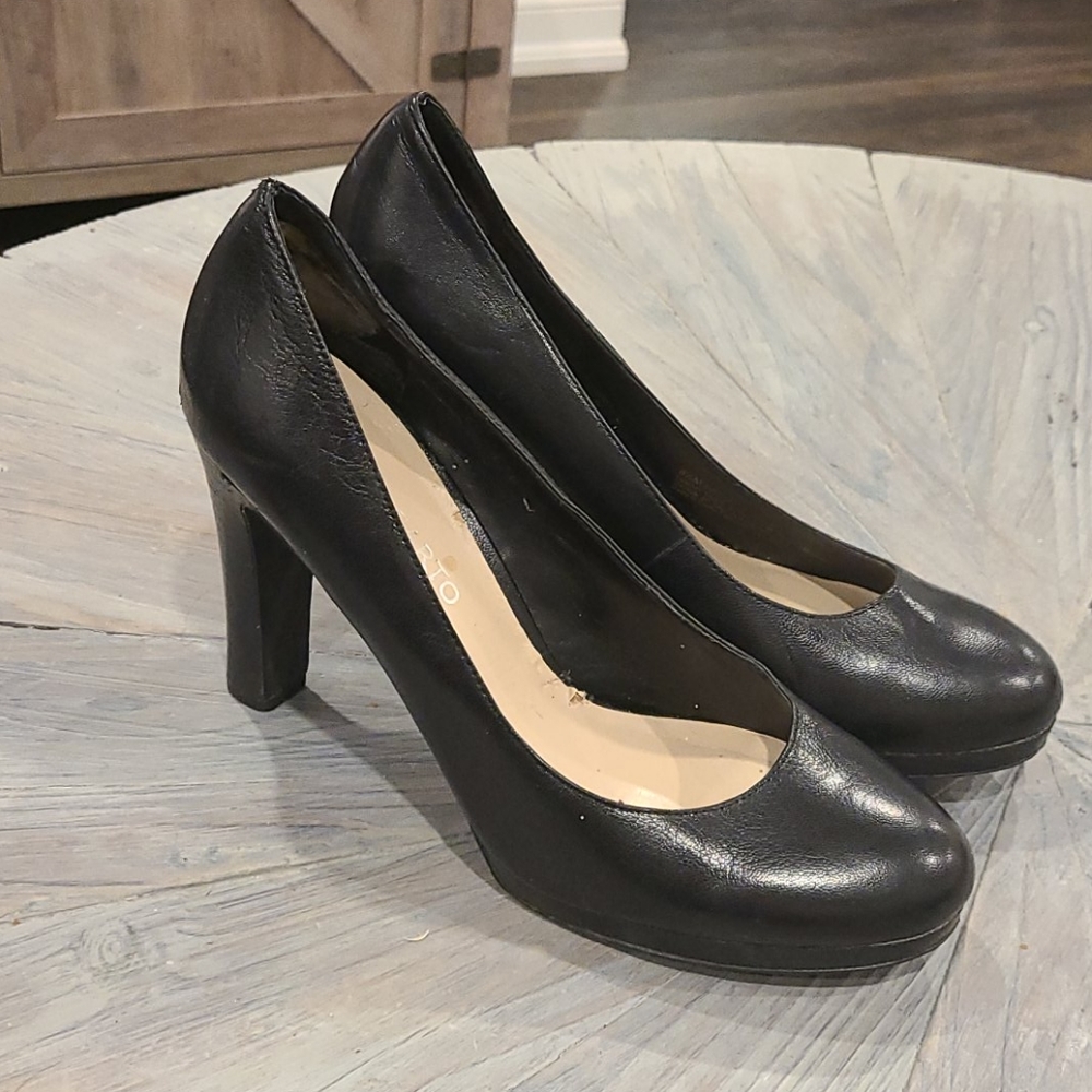 Franco Sarto blk leather platform heels